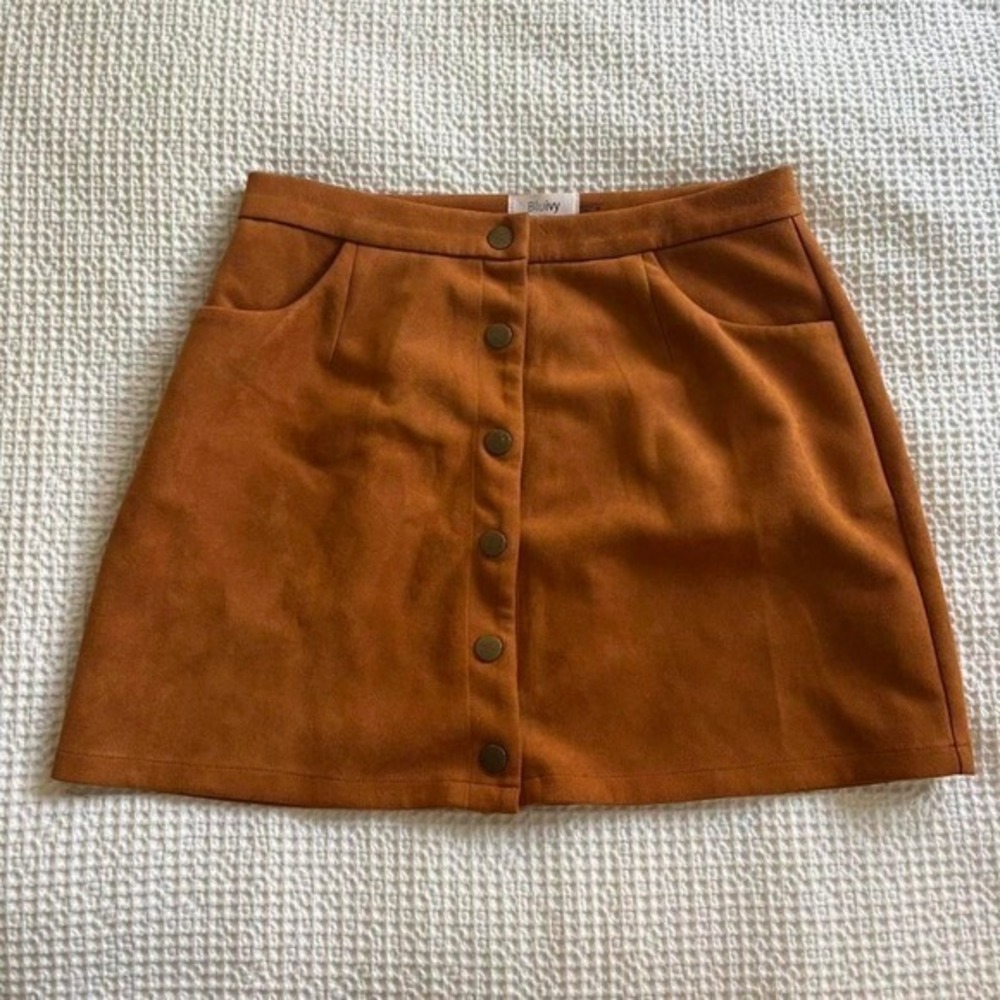 Blue Ivy Button-Up Suede Mini Skirt in Camel Color, Size M